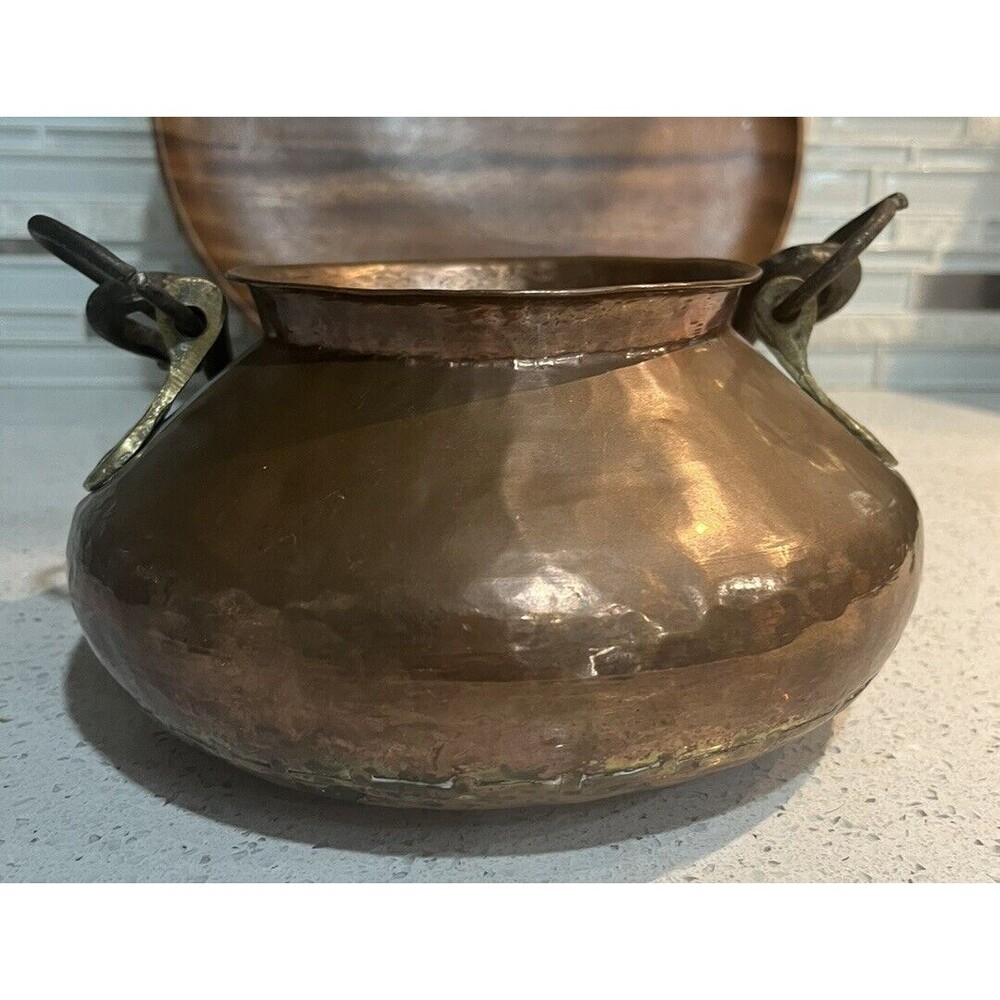 ANTIQUE COPPER POT IRON RINGS TWISTED HANDLE BRASS SOLDER ON BASE CA 1800's